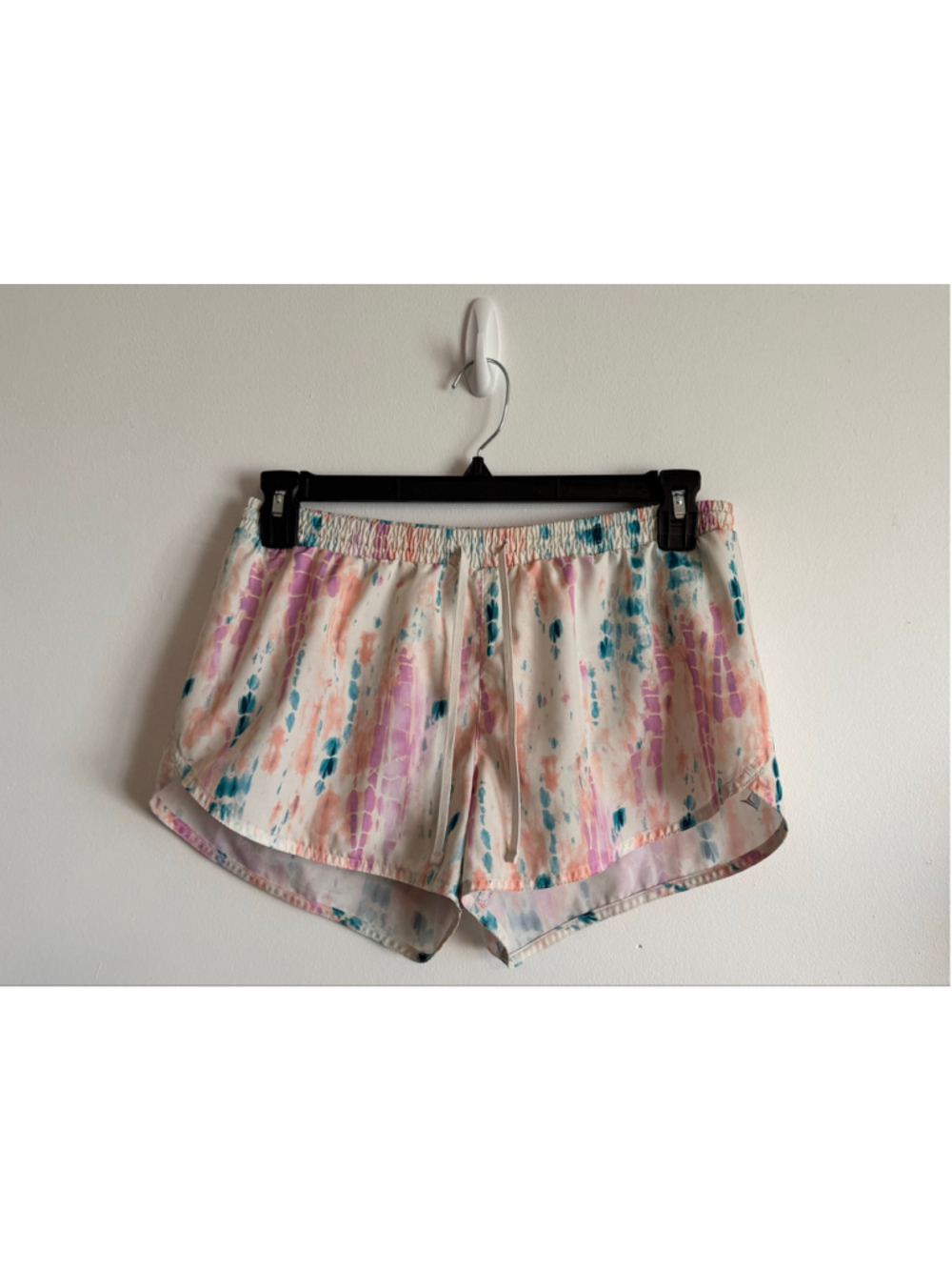 Women's Old Navy Active Athletic Shorts Size M White Pink Tie Dye
